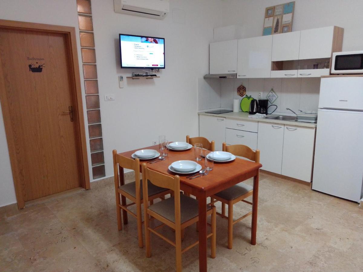 Apartman Sendi Pula Exterior photo