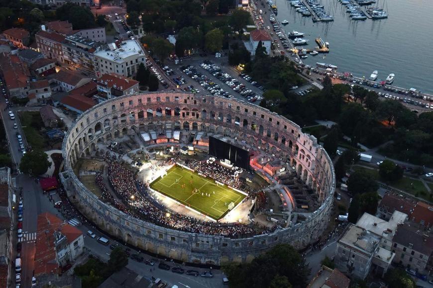 Apartman Sendi Pula Exterior photo